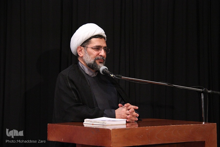 حجتالاسلام حمید محمدی، رئیس گروه قرآن و عربی سازمان پژوهش و برنامهریزی آموزشی و دبیر سابق شورای توسعه فرهنگ قرآنی حجتالاسلام حمید محمدی، رئیس گروه قرآن و عربی سازمان پژوهش و برنامهریزی آموزشی و دبیر سابق شورای توسعه فرهنگ قرآنی