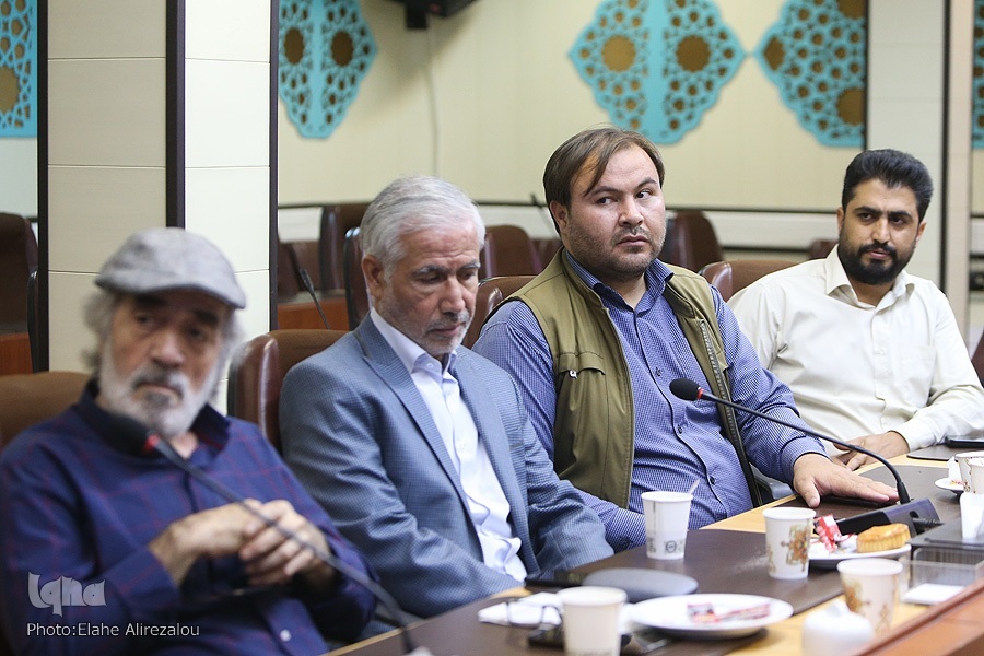 جاده اربعین جاده وحدتآفرین است/ سطحینگری آفت برخی از جریانهای شعر سرخ است جاده اربعین جاده وحدتآفرین است/ سطحینگری آفت برخی از جریانهای شعر سرخ است