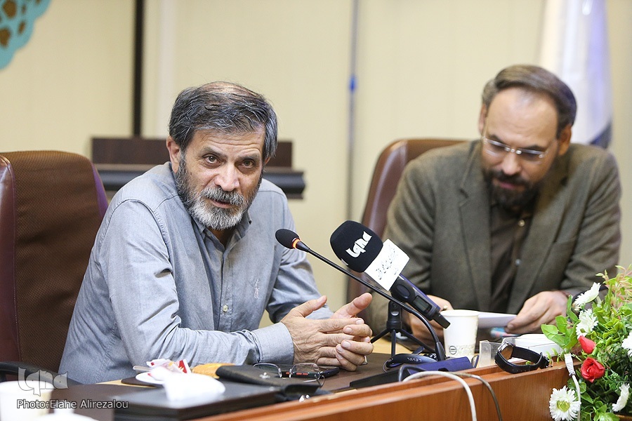 جاده اربعین جاده وحدتآفرین است/ سطحینگری آفت برخی از جریانهای شعر سرخ است جاده اربعین جاده وحدتآفرین است/ سطحینگری آفت برخی از جریانهای شعر سرخ است