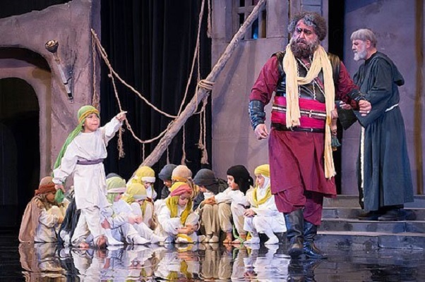 پنجشنبه //// نمایشی عاشوایی که 33 سال با مخاطب خدا را فریاد میزند پنجشنبه //// نمایشی عاشوایی که 33 سال با مخاطب خدا را فریاد میزند