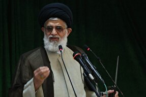 انس با قرآن و حرکت در محور ولایت درس مهم عاشورا است