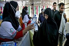 توزیع ۱۰۰ هزار بطری آب میان زائران اربعین در مریوان