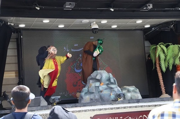 اجرای سه نمایش برای زائران اربعین در تماشاخانه سیار کانون اجرای سه نمایش برای زائران اربعین در تماشاخانه سیار کانون