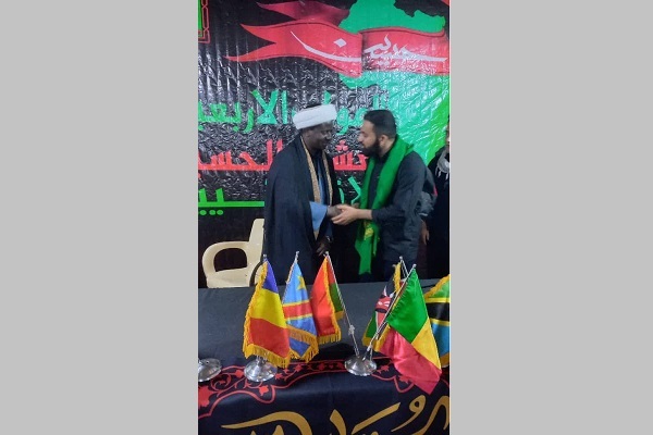 «موکب لعشاق الحسین آفریقا» در مسیرنجف به کربلا راه اندازی شد