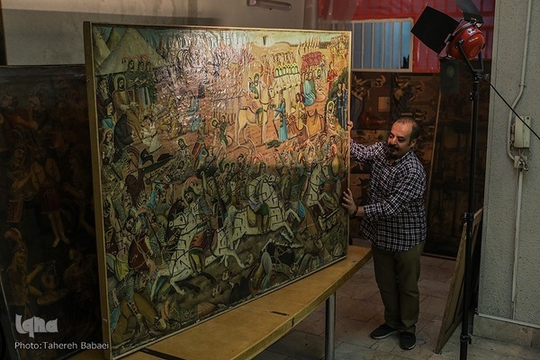 گفتگوی عاشقانه با پردههای عزای حسینی ./ حسین قوللرآغاسیبا هر چه عشق نام تو را میتوان نوشت + فیلم گفتگوی عاشقانه با پردههای عزای حسینی ./ حسین قوللرآغاسیبا هر چه عشق نام تو را میتوان نوشت + فیلم