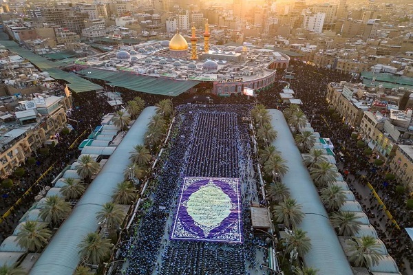 نمایش باشکوه قرآن در موکب اربعینی در کربلا + عکس