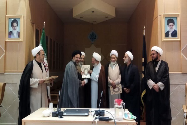 از دست‌اندرکاران نشریات حائز رتبه الف مجتمع قرآن و حدیث تقدیر شد