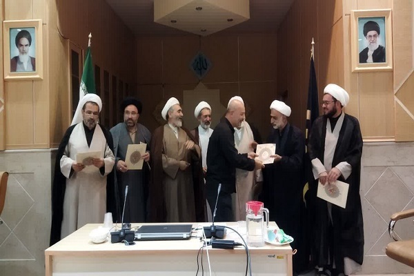 از دست‌اندرکاران نشریات حائز رتبه الف مجتمع قرآن و حدیث تقدیر شد