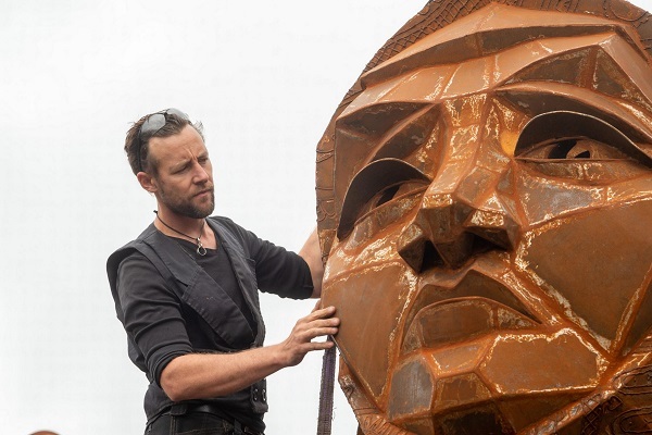 نصب مجسمه با موضوع حمایت از زنان محجبه در انگلیس / اماده