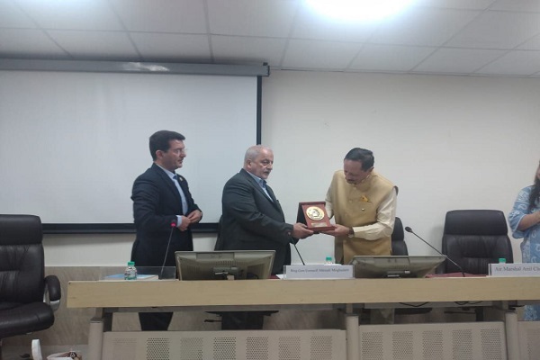 دیدار رییس دانشگاه عالی دفاع ملی از مرکز مطالعات راهبردی نیروی هوایی هند دیدار رییس دانشگاه عالی دفاع ملی از مرکز مطالعات راهبردی نیروی هوایی هند