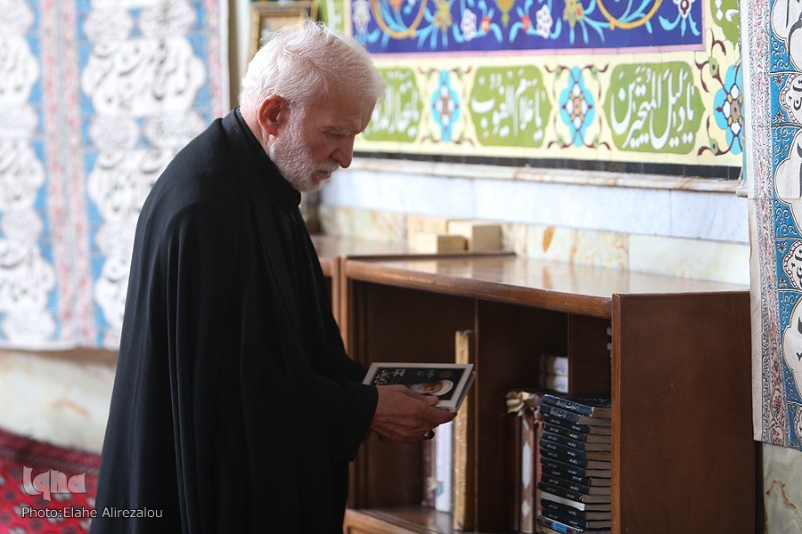 تقدم معرفت‌افزایی و بیان هدف امام حسین(ع) بر گریستن/ مداحی شغل نیست +‌ فیلم