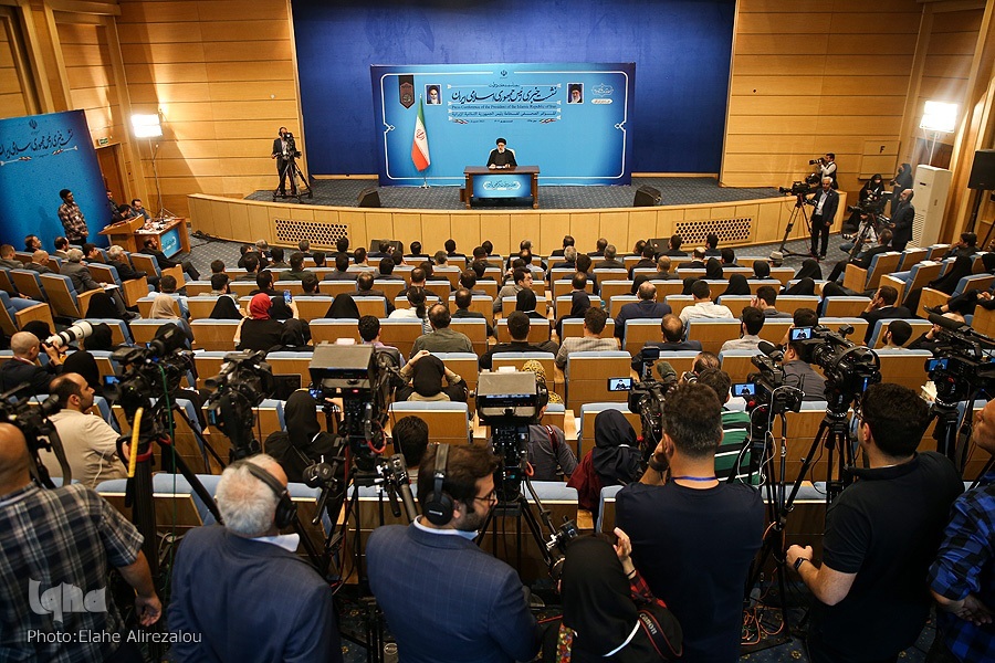 دشمن در پیشبرد دو راهبرد «منزوی کردن ایران در جهان» و «مأیوس کردن مردم در درون» شکست خورد