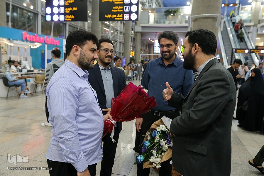 دارندگان رتبه مسابقات بین‌المللی قرآن را رها نکنیم