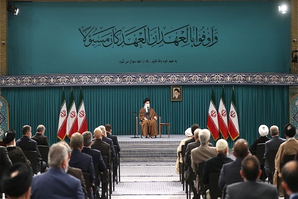 دیدار جمعی از مردم، مسئولان و مهمانان کنفرانس وحدت با رهبر انقلاب