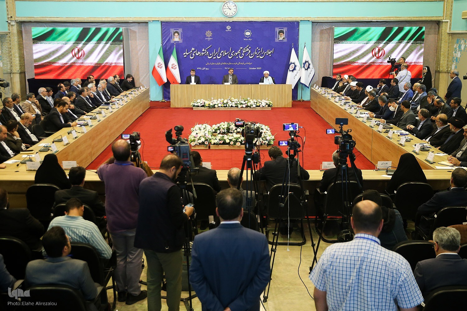 طلایی‌ترین زمان ارتقای فعالیت‌های فرهنگی در خارج از کشور است