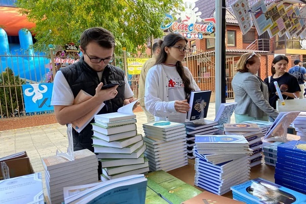 حضور نمایندگی المصطفی در نمایشگاه کتاب ماخاچکالا جمهوری داغستان