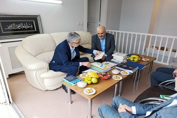 حدادعادل از نمایندگی المصطفی در ترکیه بازدید کرد حدادعادل از نمایندگی المصطفی در ترکیه بازدید کرد