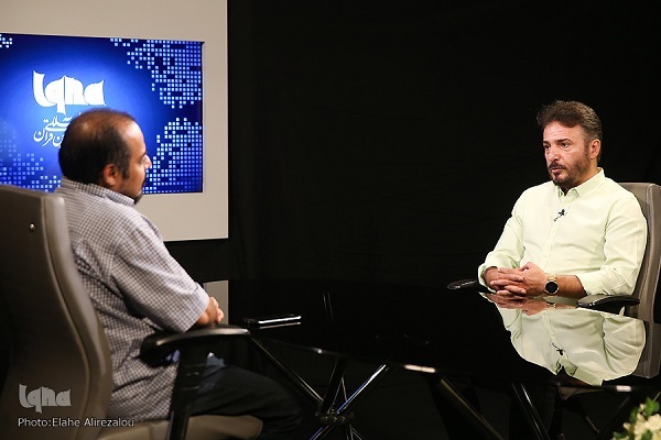 آهن‌ربای سینمای دفاع مقدس با غلبه نگاه فرهنگی به سیاسی همه را جذب می‌کند / لزوم بازتعریف دفاع مقدس برای نسل جوان امروز + فیلم