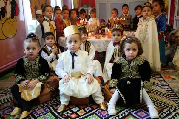 جمعه/آیینهای بزرگداشت میلاد نبی(ص) در کشورهای مختلف اسلامی جمعه/آیینهای بزرگداشت میلاد نبی(ص) در کشورهای مختلف اسلامی