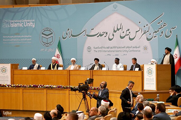 حجتالاسلام والمسلمین سیدابراهیم رئیسی در افتتاحیه کنفرانس وحدت حجتالاسلام والمسلمین سیدابراهیم رئیسی در افتتاحیه کنفرانس وحدت