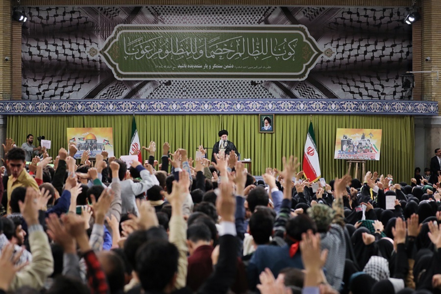 دیدار جمعی از دانش‌آموزان و دانشجویان سراسر کشور با رهبر انقلاب