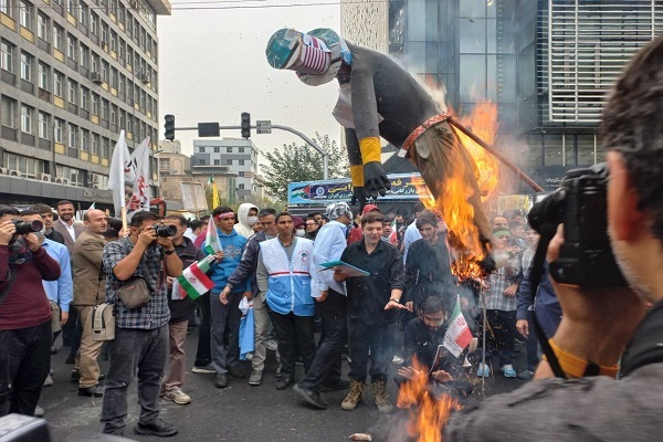 راهپیمایی یوم‌الله ۱۳ آبان در تهران