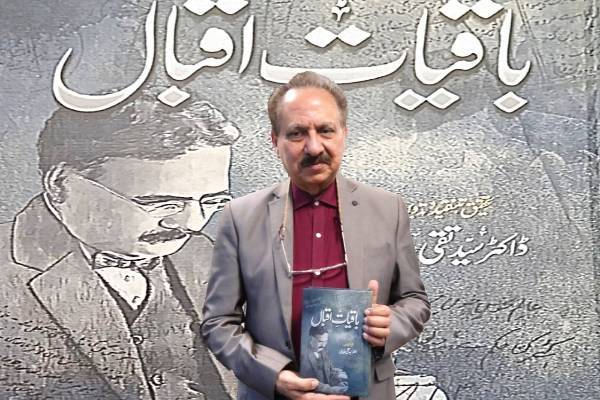 در حال تکمیل / رهبری؛ اقبال لاهوری را به لحاظ تفکری یکی از معماران انقلاب میداند در حال تکمیل / رهبری؛ اقبال لاهوری را به لحاظ تفکری یکی از معماران انقلاب میداند