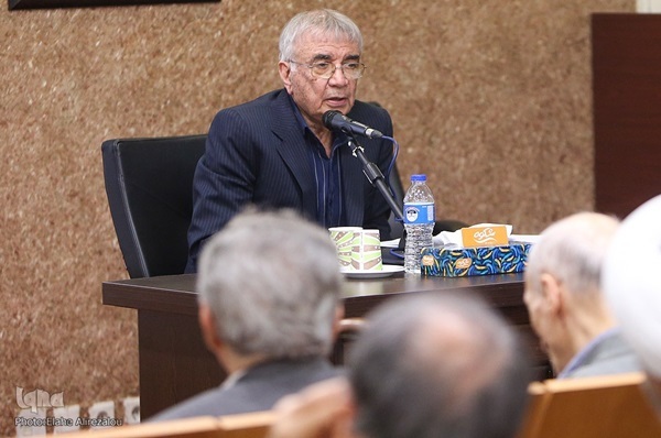 مولانا از شیوه داستان‌گویی قرآن در بیان مفاهیم آن استفاده کرده است