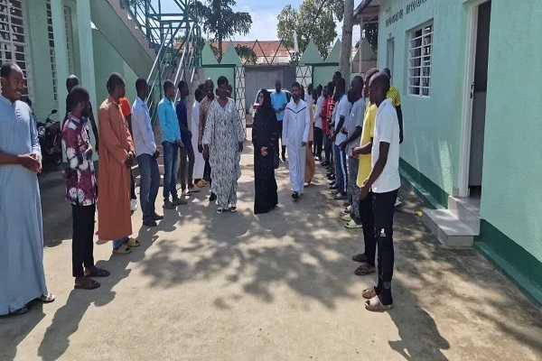 بازرس رئیس جمهور بروندی از مدرسه پیوسته المصطفی بازدید کرد