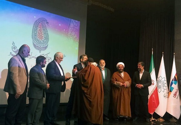 دولت خود را خادم جامعه دینی میداند دولت خود را خادم جامعه دینی میداند