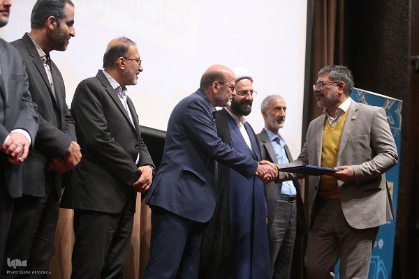 کتاب مهمترین شاخص برای سنجش سطح فرهنگی جامعه و محیط دانشگاهی است کتاب مهمترین شاخص برای سنجش سطح فرهنگی جامعه و محیط دانشگاهی است