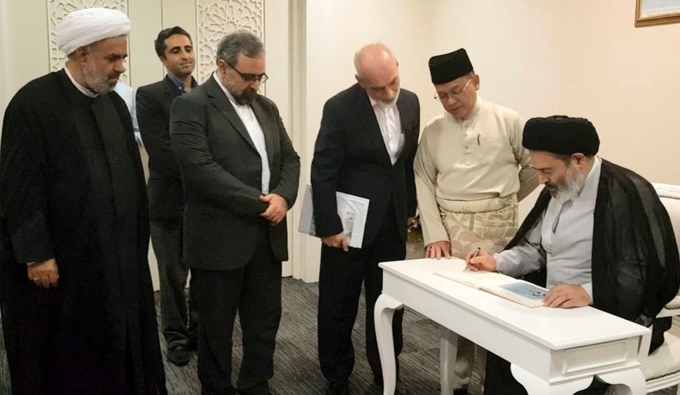 بررسی ارتباطات و تبادل تجربیات بین‌ایران و کشور مالزی در برگزاری مراسم حج/ تنظیم نشده