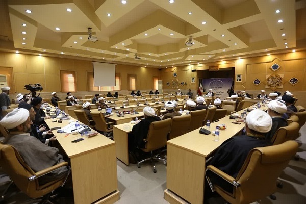 از اساتید برتر عرصه پژوهش المصطفی تقدیر شد