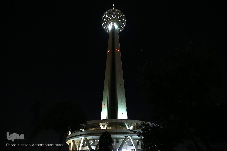 بازدید رایگان بسیجیان از برج میلاد