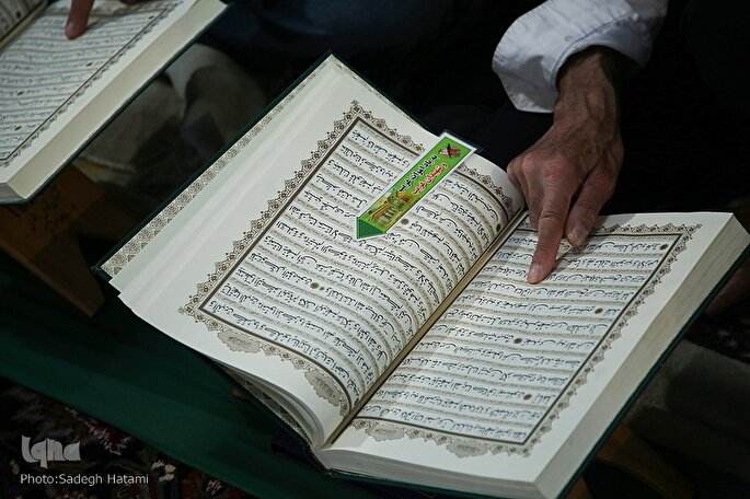 چهار آیه، تصویرسازی تشریفات نزول وحی در قرآن را برعهده دارند