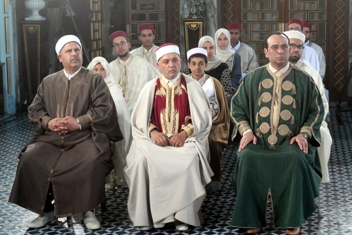 عمامهگذاری حافظان قرآن در الجزایر؛ سنتی پابرجا طی قرون متمادی عمامهگذاری حافظان قرآن در الجزایر؛ سنتی پابرجا طی قرون متمادی