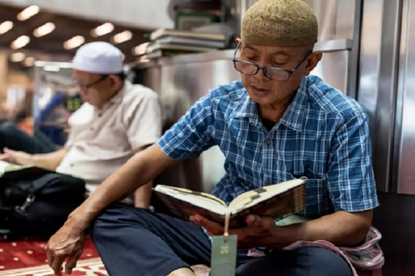 برگزاری آخرین نماز جمعه ماه رمضان در اندونزی + عکس