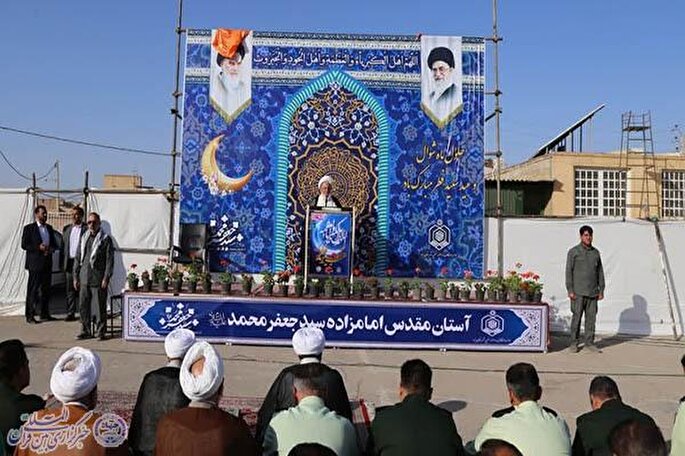 مردم تحقق شعار سال را از مسئولان مطالبه کنند