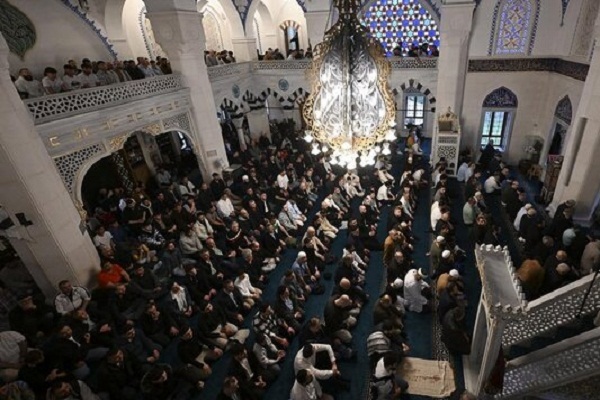 اقامه نماز عید فطر در کشورهای مختلف جهان + عکس اقامه نماز عید فطر در کشورهای مختلف جهان + عکس