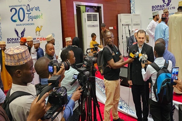 کسب عنوان برتر توسط نماینده ایران در مسابقات بین المللی قرائت قرآن کریم تانزانیا