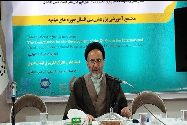 حجت الاسلام و المسلمین سید رضا مودب، رئیس دانشکده الهیات دانشگاه قم