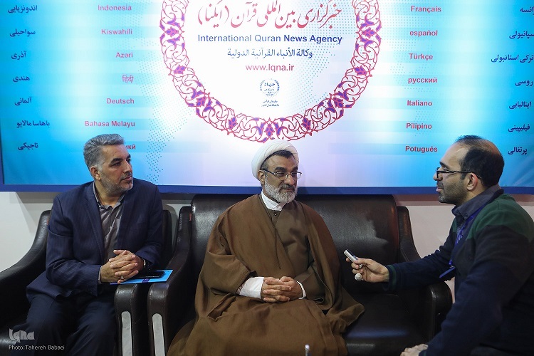 بازدید حجت الاسلام خسروپناه از غرفه خبرگزاری ایکنا بازدید حجت الاسلام خسروپناه از غرفه خبرگزاری ایکنا