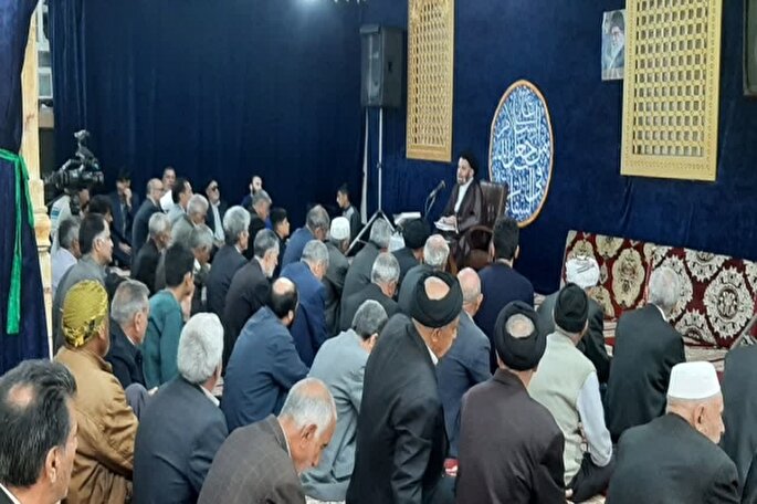 انسان گرفتار اعمال خود است