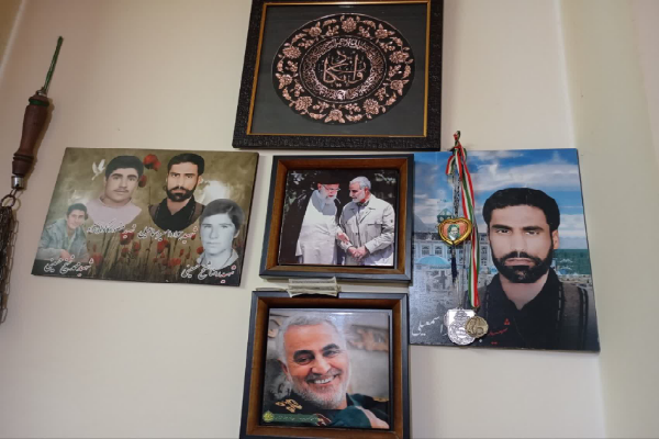 دیدار فرمانده قرارگاه منطقه‌ای جنوب شرق ارتش با خانواده شهدا