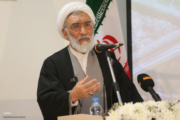 از ناسازگاری خود حق پنداری با وفاق ملی تا تذکر ۲۰ سال قبل حاجآقا تهرانی درباره مسائل کشور از ناسازگاری خود حق پنداری با وفاق ملی تا تذکر ۲۰ سال قبل حاجآقا تهرانی درباره مسائل کشور