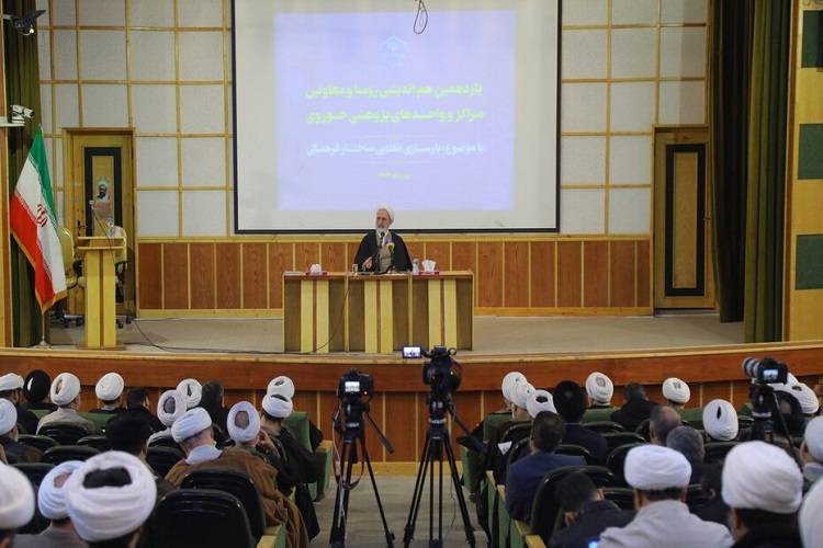 ارسال//  حوزه در خلأهای فرهنگی هم مطالبه‌گر و هم پاسخگو است