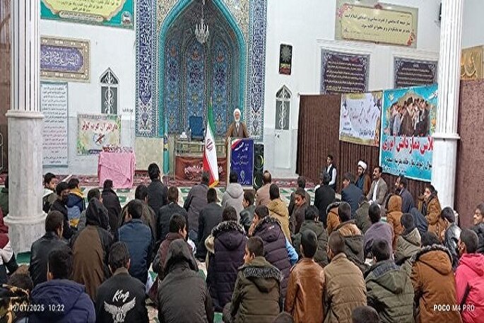 مساجد و مدارس با ایجاد فضایی صمیمی در جذب جوانان تلاش کنند