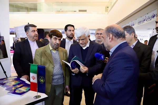 عارف در افتتاح نمایشگاه توانمندسازی محلات کمبرخوردار عارف در افتتاح نمایشگاه توانمندسازی محلات کمبرخوردار