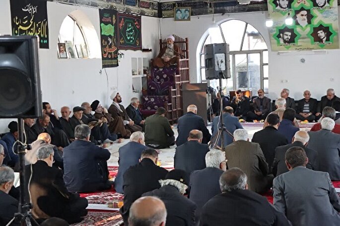 همه وظیفه داریم از جبهه مقاومت حمایت کنیم