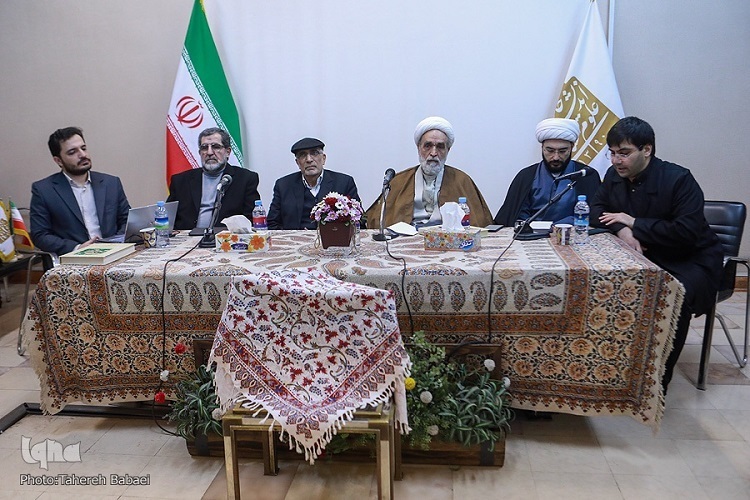 از رونمایی کهنترین نسخههای خطی قرآن تا سه معجزه پیامبر(ص) از رونمایی کهنترین نسخههای خطی قرآن تا سه معجزه پیامبر(ص)